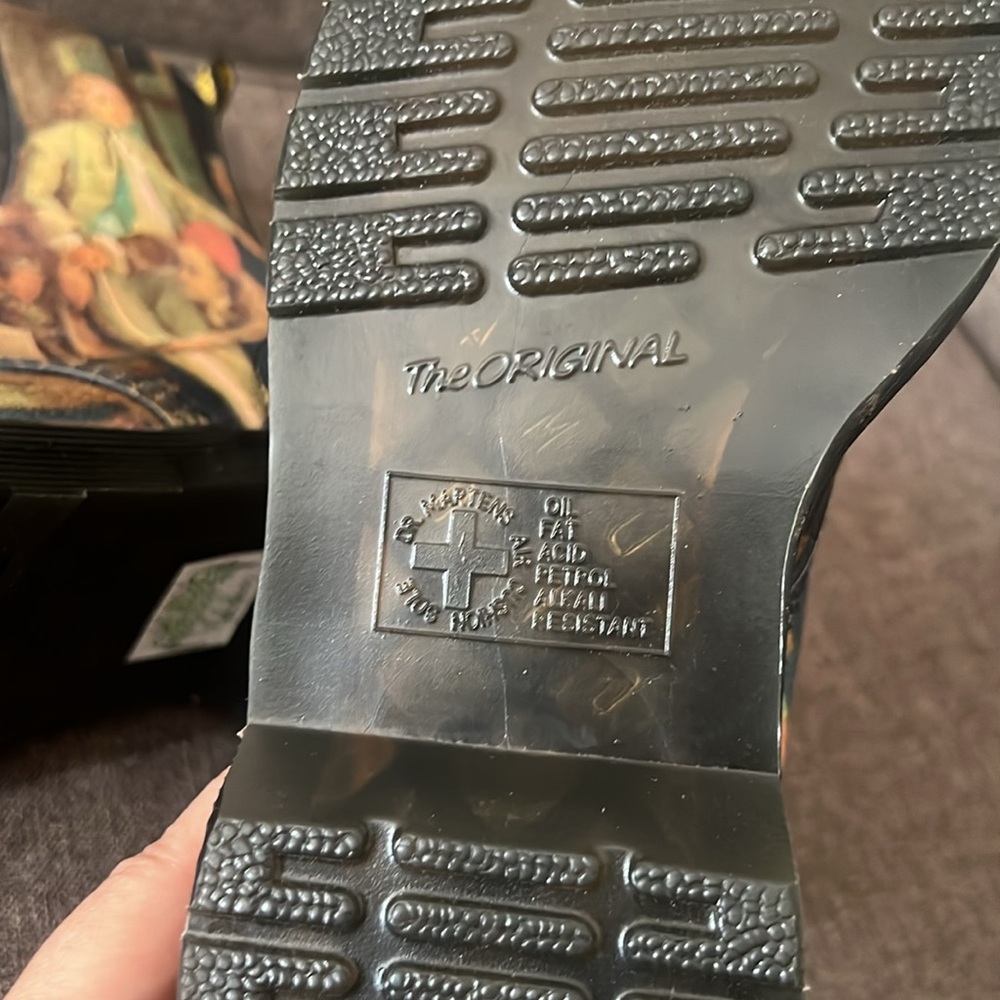 DOC MARTENS x HOGARTH PASQUAL RENAISSANCE MUSEUM EDITION BOOTS NWT - Picture 11 of 14